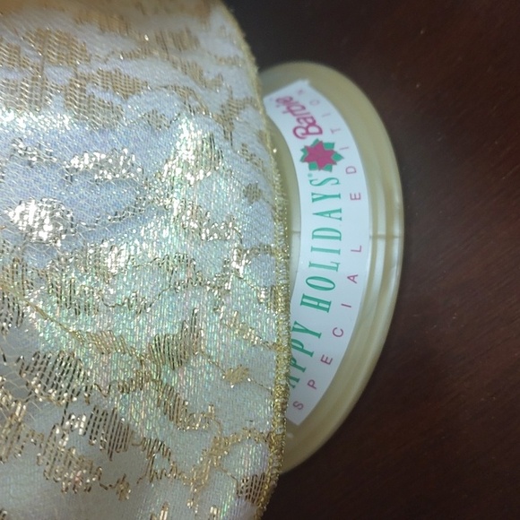 Happy Holiday Barbie/1994 - Picture 9 of 9